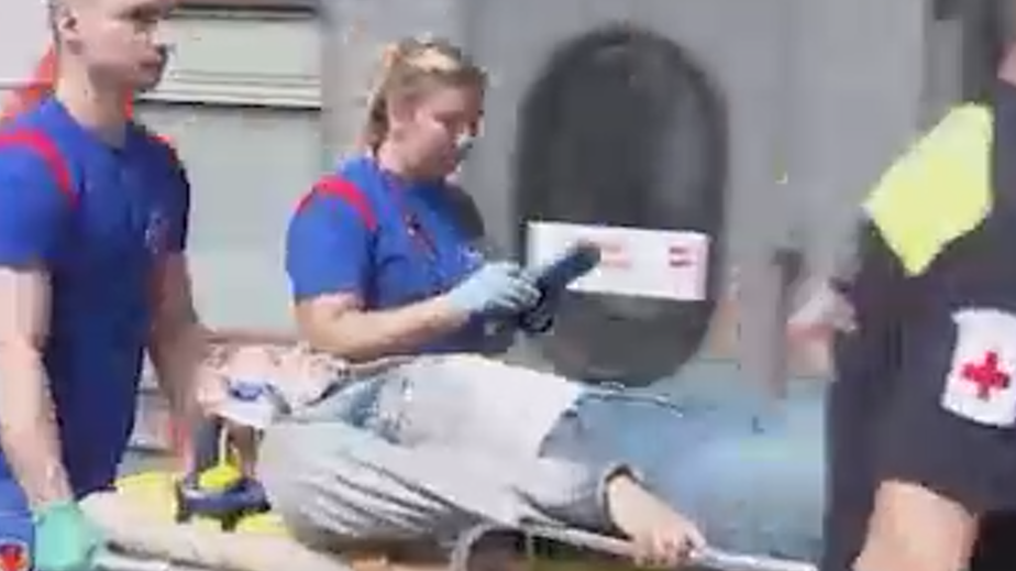 Пассажиры рассказали о первых минутах после крушения поезда под Брянском