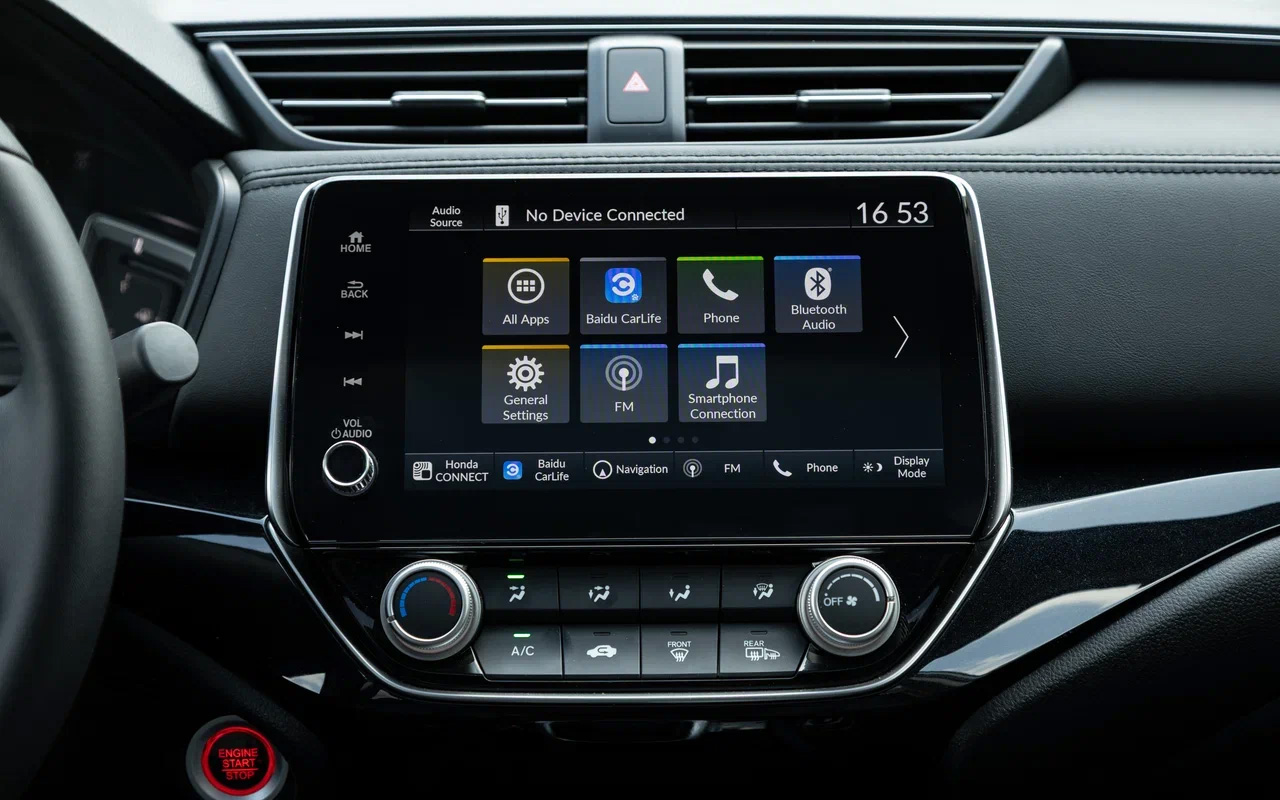 Явный плюс&nbsp;Honda Crider &mdash; в традиционных и понятных органах управления: тут вам и доступ к самыми важными функциями с кнопок, и шайбы климатичекой системы. Правда, нет автоматического климата&nbsp;&mdash; только кондиционер