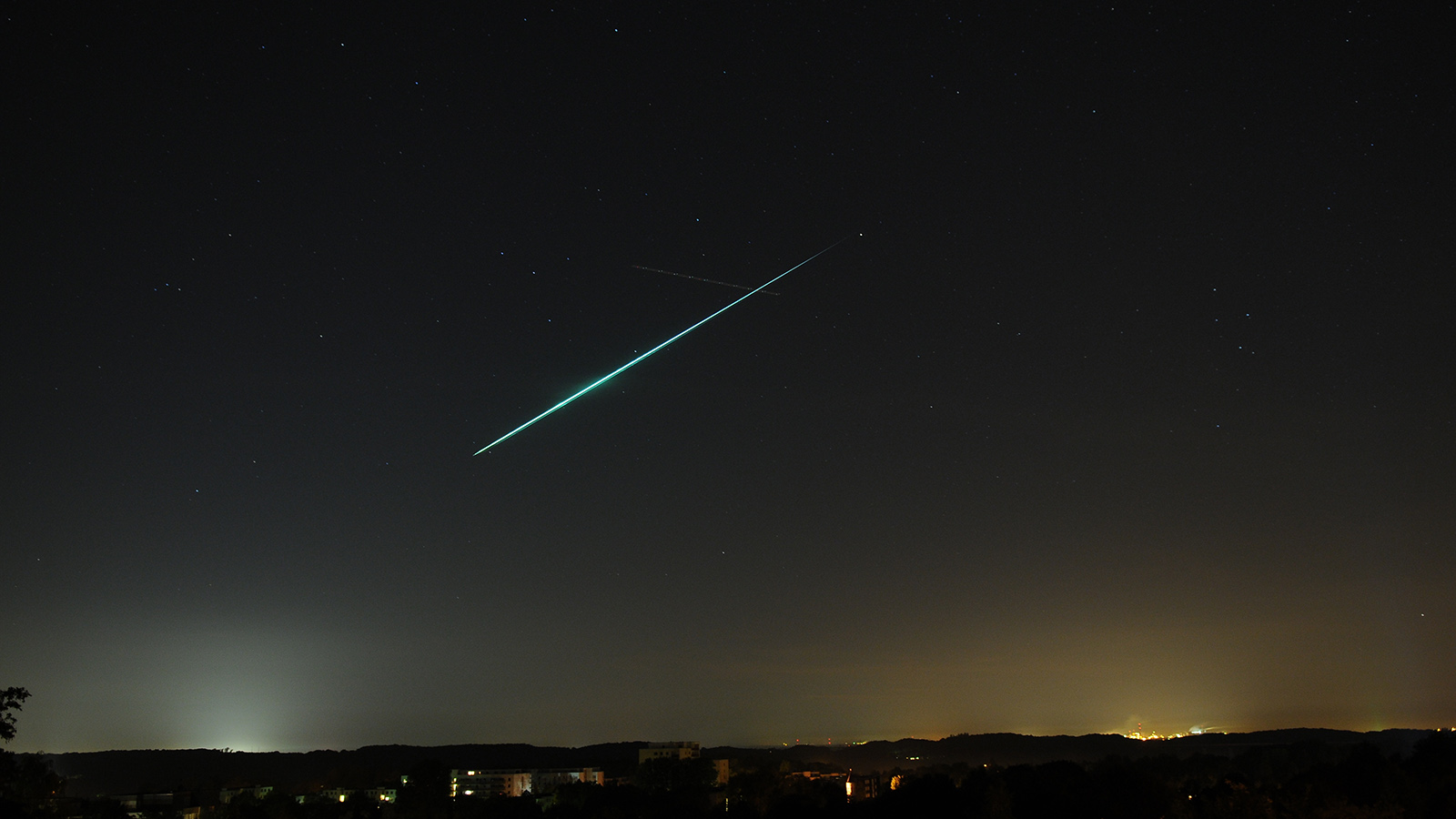 Над столичным регионом вновь пролетел яркий болид. Видео