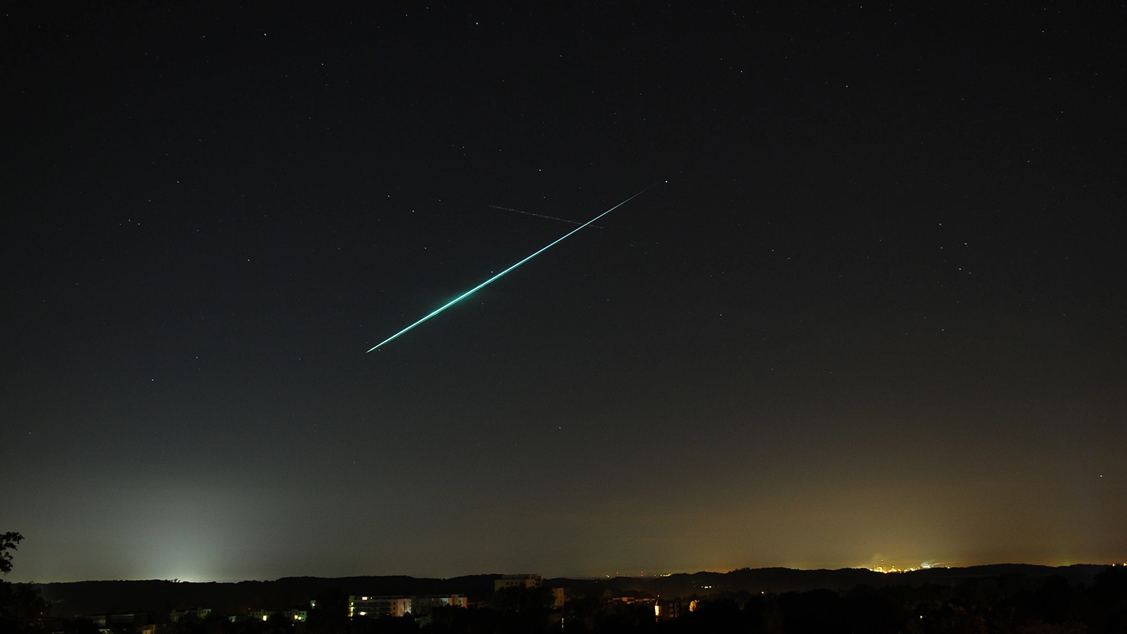 Над столичным регионом вновь пролетел яркий болид. Видео