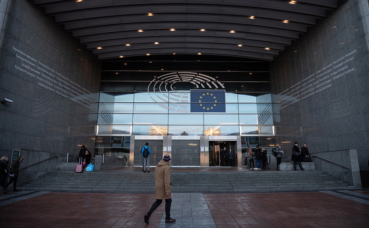 Leon Neal / Getty Images