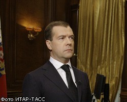 Д.Медведеву стыдно смотреть на кресла депутатов Госдумы