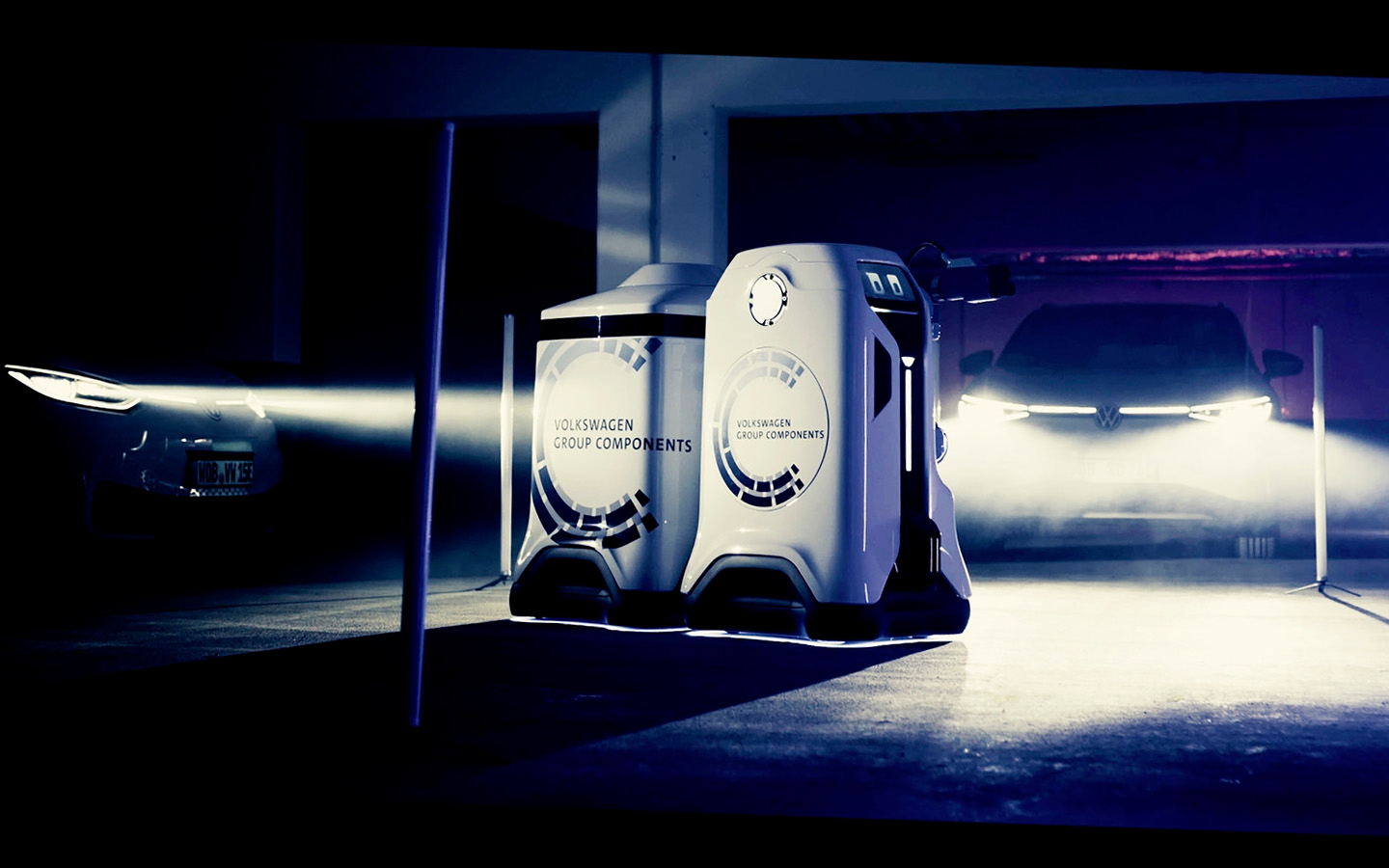 Volkswagen показал на видео роботов для зарядки электрокаров :: Autonews
