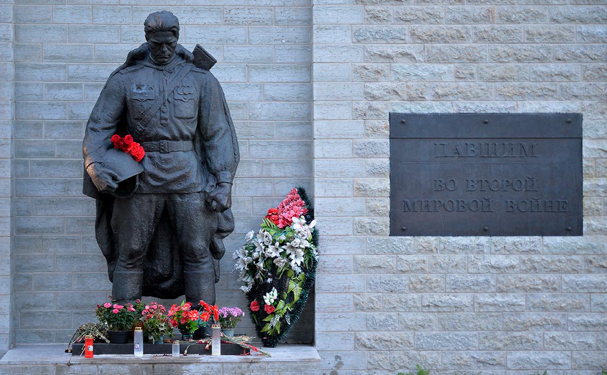 Монумент &laquo;Павшим во Второй мировой войне&raquo;&nbsp;в Таллине