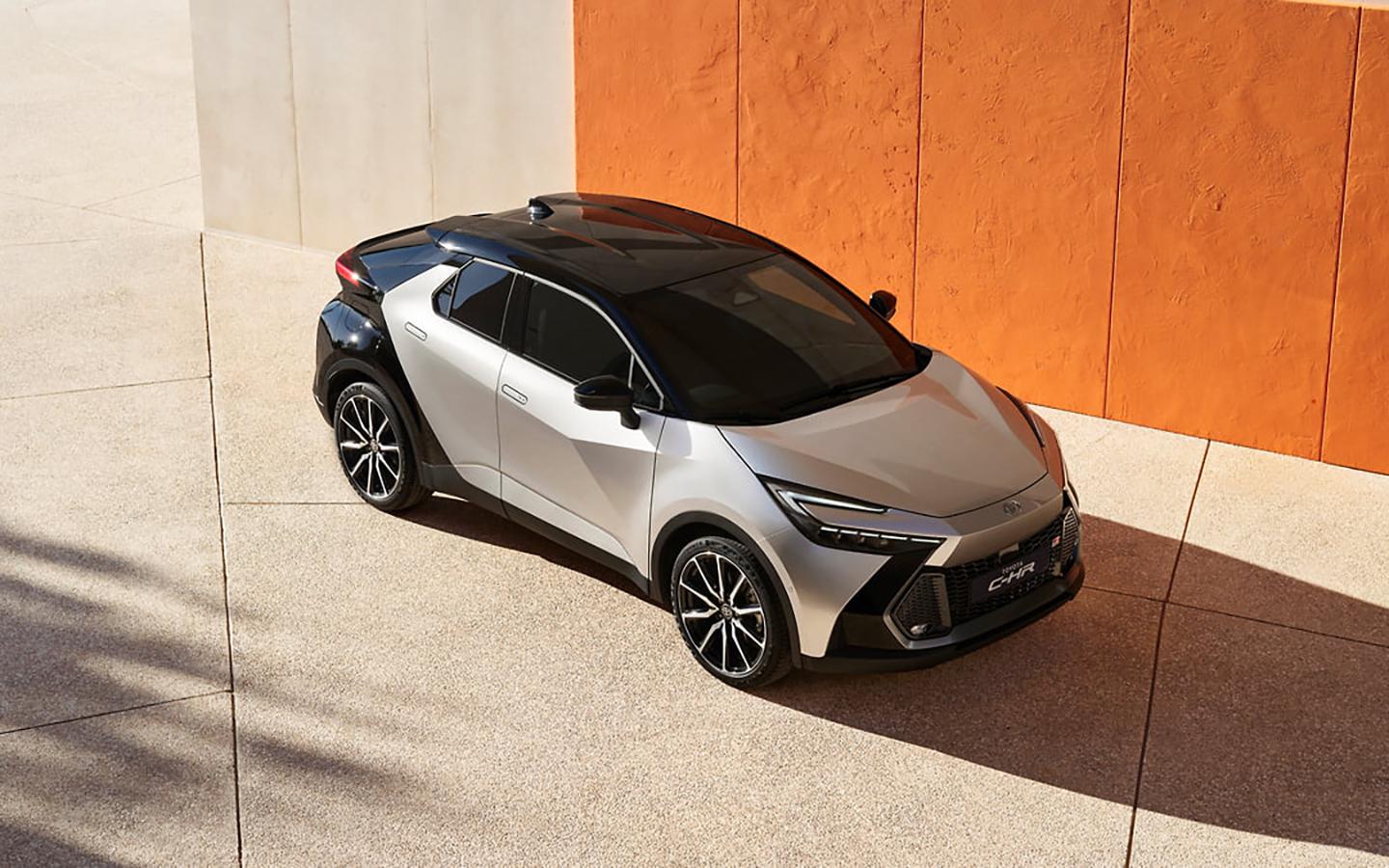 
            Дилер привез в Россию Toyota C-HR нового поколения. Подробности и цены
        