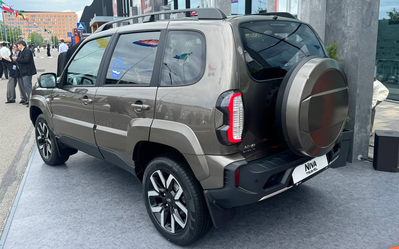 Lada Niva Travel