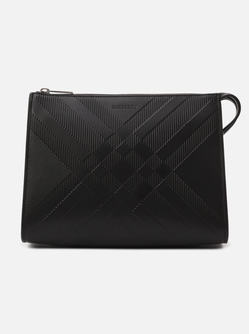 Футляр для документов Burberry, 116 500 руб. (tsum.ru)