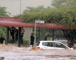 Наводнение в Австралии: люди в панике бегут из городов