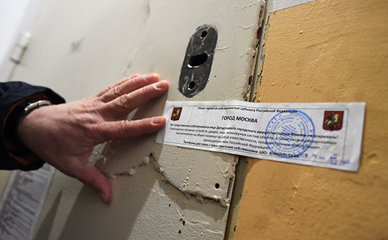 Опечатанная дверь московского офиса международной правозащитной организации Amnesty International
