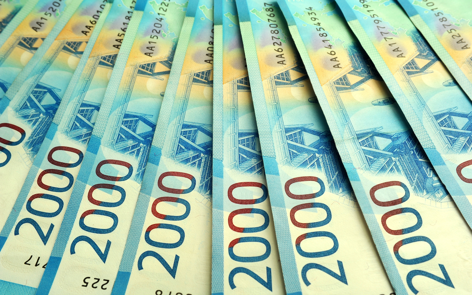 Эксперты увидели сохранившуюся веру россиян в валюту и депозиты