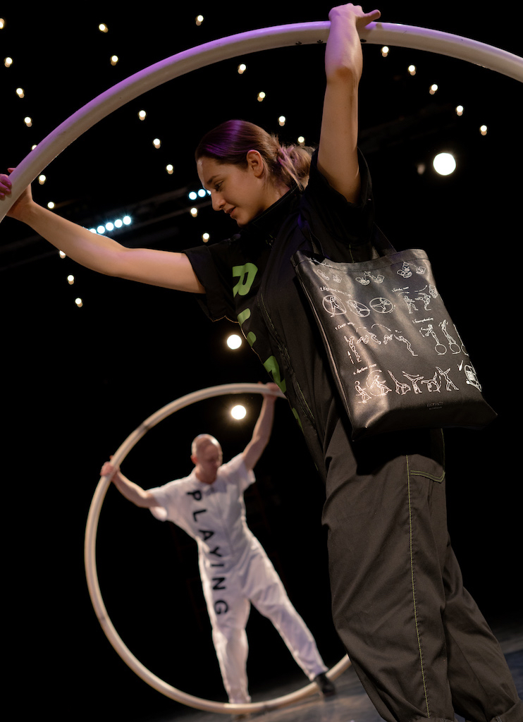 Артист &laquo;Упсала-Цирка&raquo; с сумкой Arny Praht