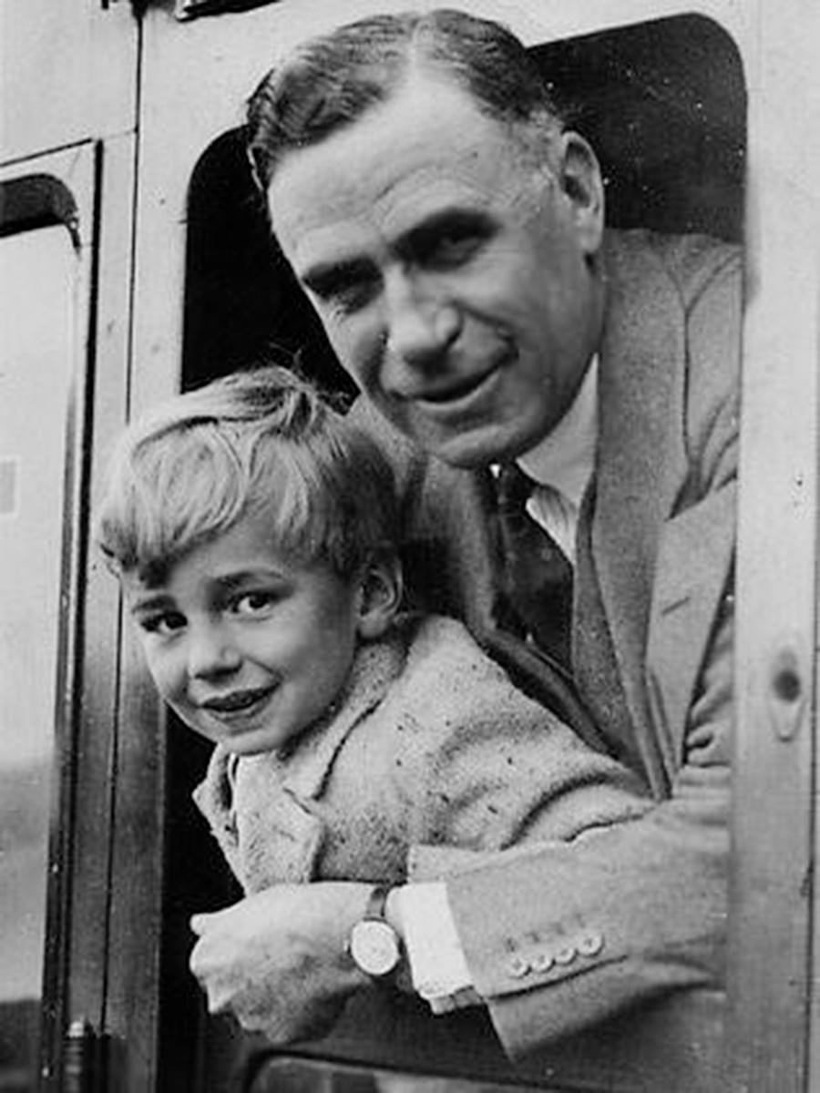 Руперт Мердок в детстве со своим отцом