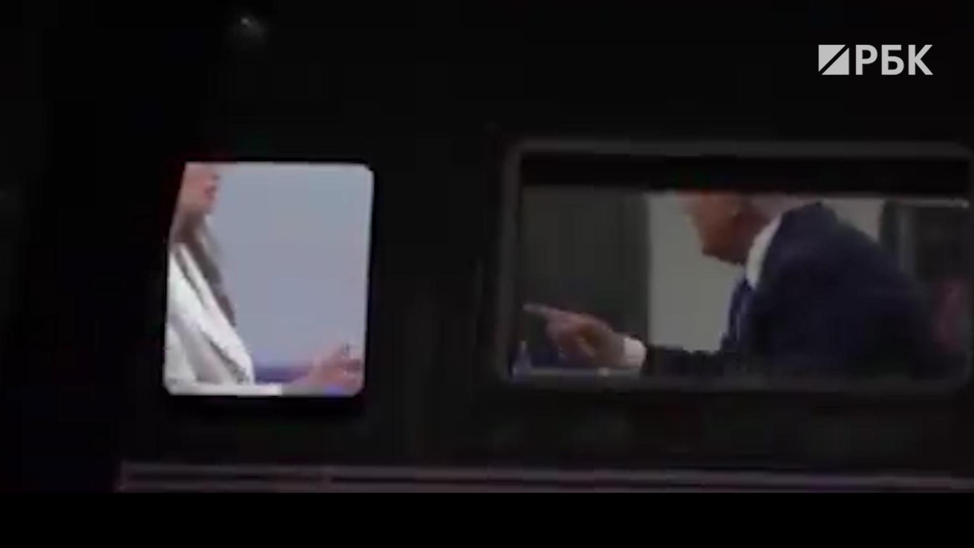 Дональда и Меланию Трамп засняли во время спора в вертолете