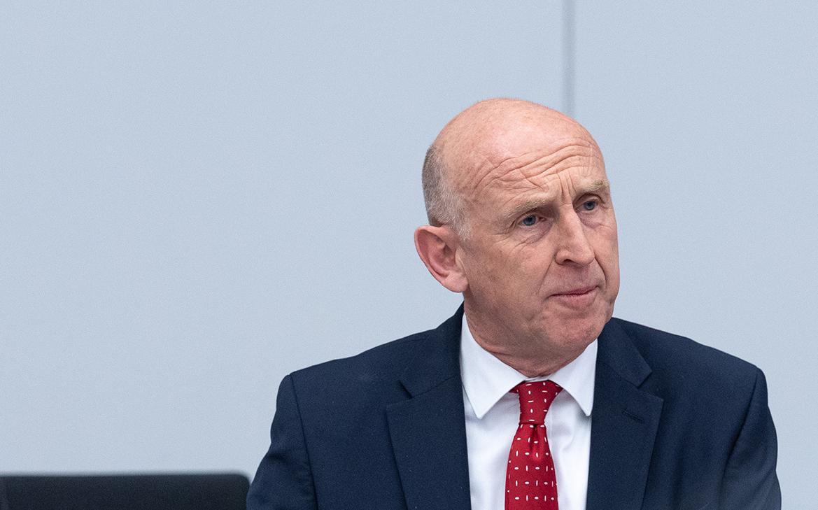 Поезд с главой Минобороны Британии задержали на пути в Киев из-за атаки