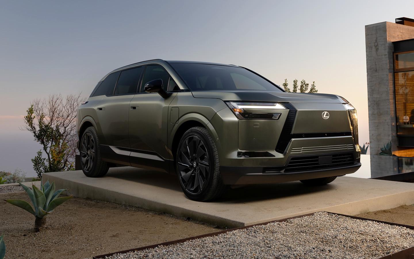 10 премьер, рестарт завода Toyota и новые бренды в России. Итоги недели