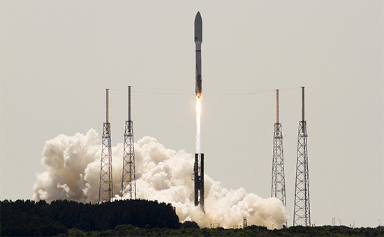 Запуск ракеты&nbsp;Atlas 5 с космодрома на мысе Канаверал, штат Флорида, США