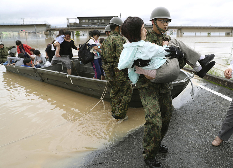 На помощь пострадавшим жителям были направлены армейские подразделения