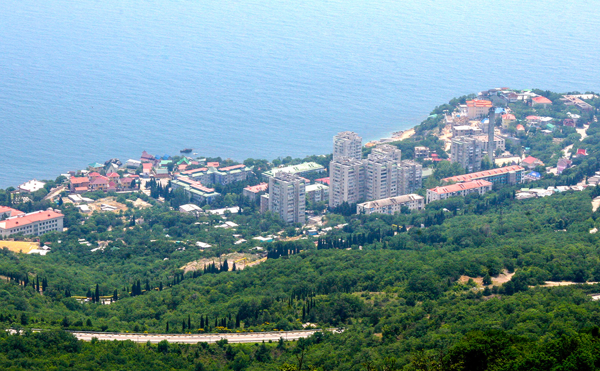 Вид на поселок Форос в Крыму
