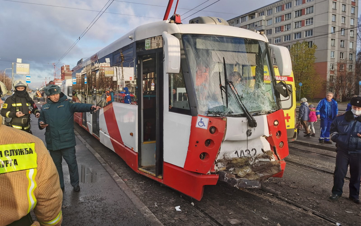 При столкновении трамваев в Санкт-Петербурге пострадали 16 человек