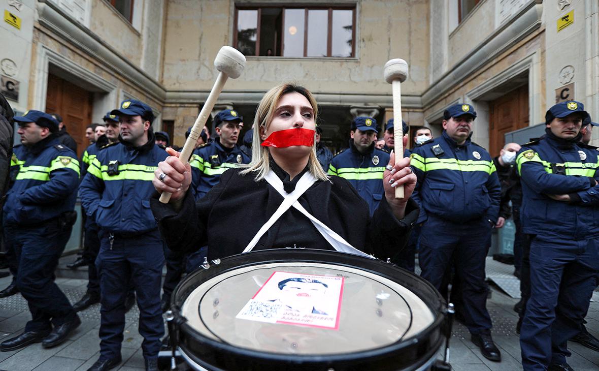 Оппозиция заявила о планах продолжить протесты в Грузии"/>













