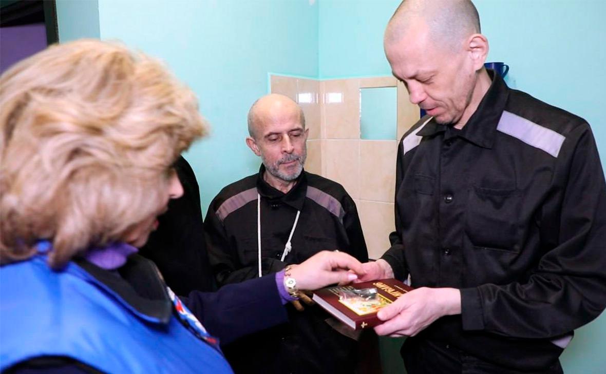 Татьяна Москалькова во время посещения военнопленных
