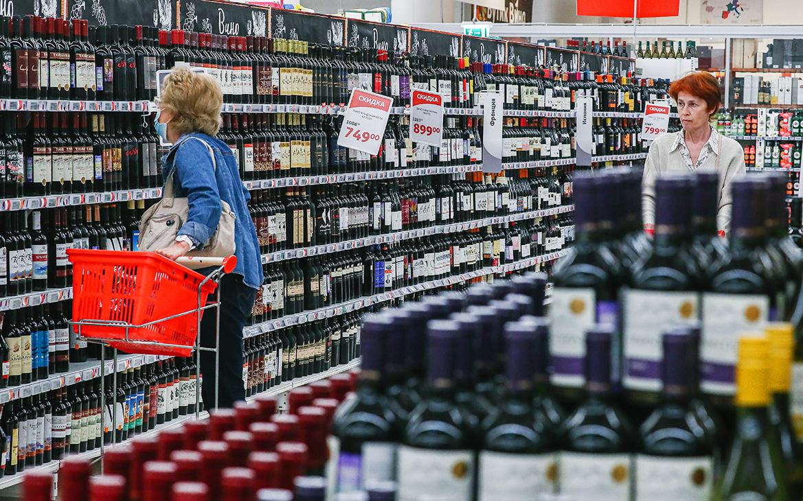 Глава Simple предупредил о риске исчезновения дешевого вина к 2025 году