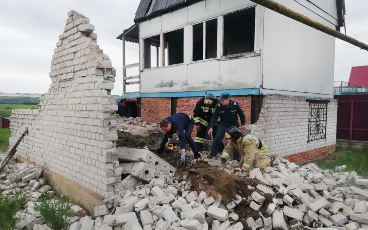 В Воронежской области трое детей погибли из-за рухнувшей плиты на даче