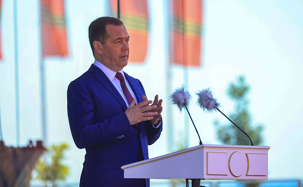 Медведев предупредил угрожающих Крыму украинских политиков о судном дне"/>













