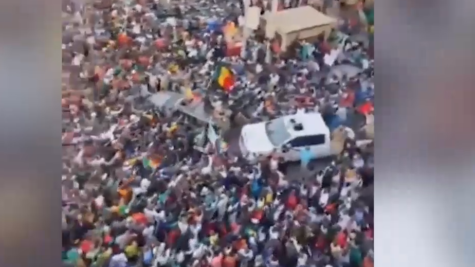 Толпы на улицах: как выглядят протесты в Сенегале из-за выборов