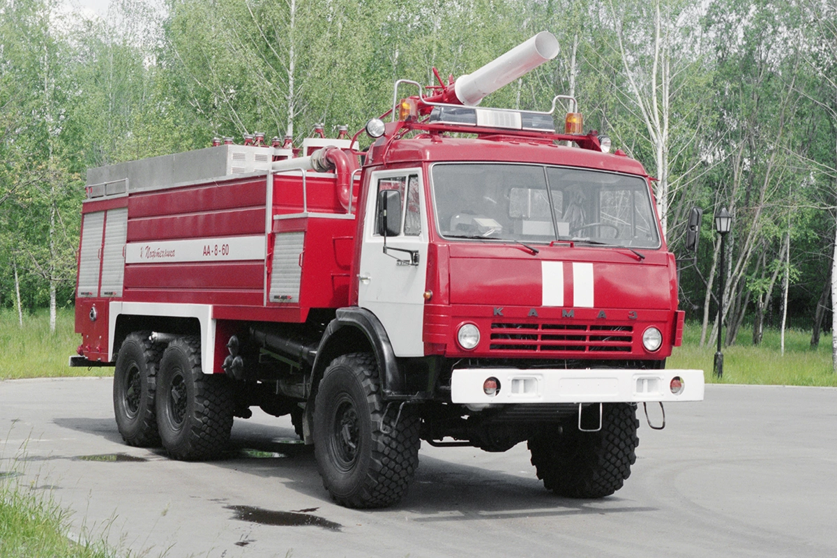 <p>Пожарный автомобиль с водометом, 1999 год</p>
