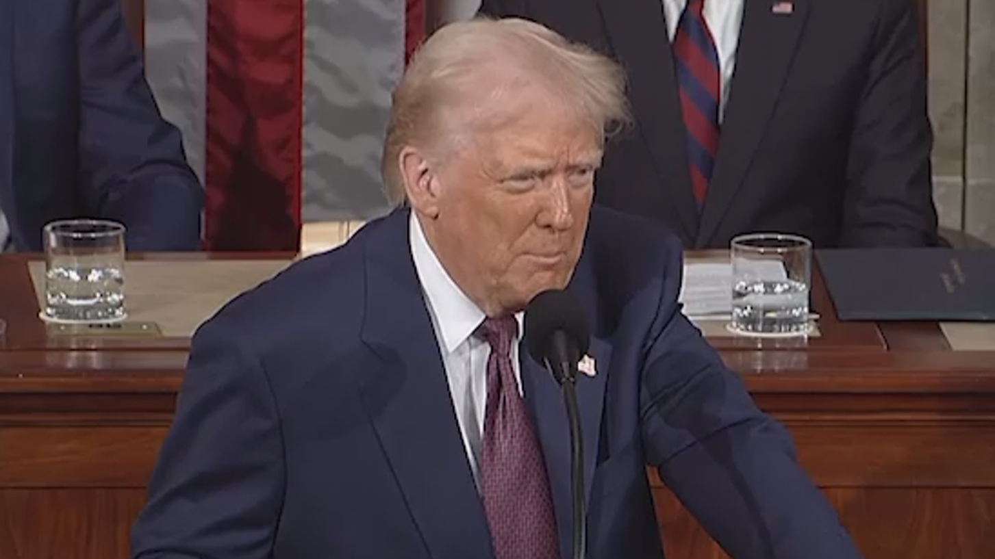 Трамп рассказал о «важном письме» от Зеленского"/>