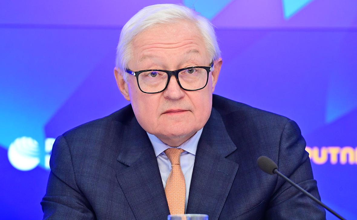 Рябков объяснил кризисы в мире политическим курсом США