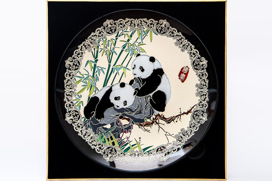 Фото: Тарелка сувенирная с изображением панд. Начальная цена 1 тысяча 500 рублей