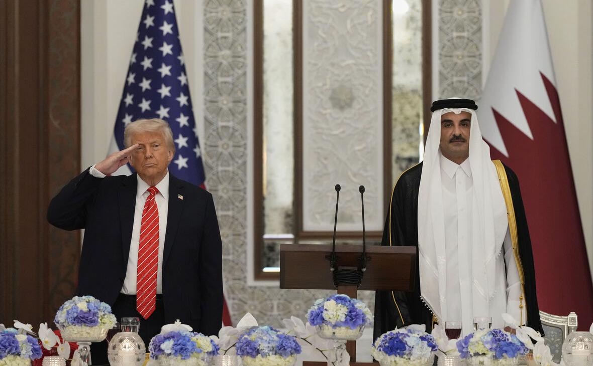 президент США Дональд Трамп (слева) и&nbsp;эмир Катара Тамим бен Хамад Аль Тани (справа)