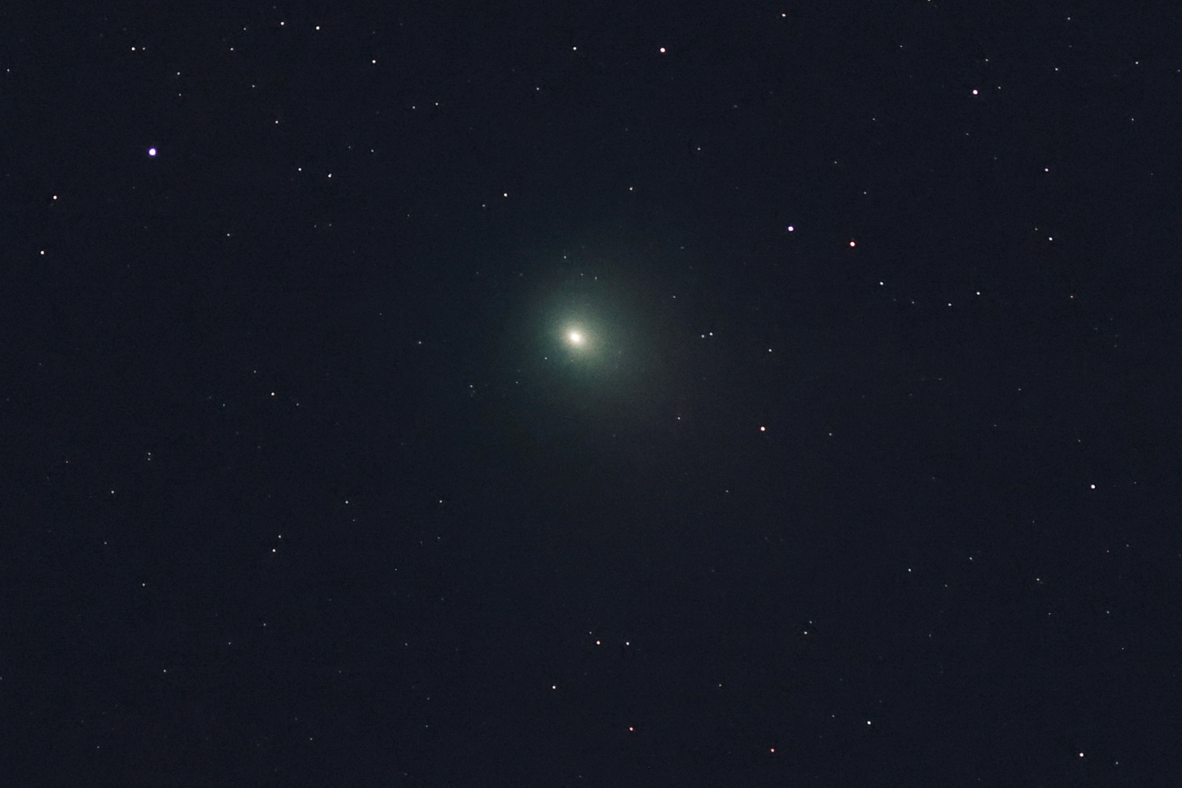 Вид на комету над Крионерионом, Греция, 1 февраля
