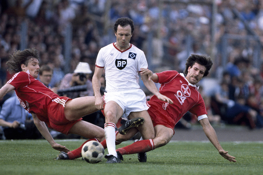 В 1980 году вернулся на родину, где в составе &laquo;Гамбурга&raquo; провел 28 игр. Он помог команде выиграть бундеслигу в сезоне 1981/82.