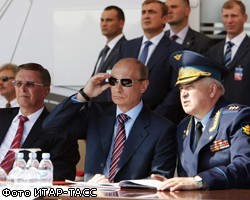 В.Путина на авиакосмическом салоне МАКС-2011 защитили от экстремиста