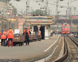В Москве мужчина, перебегавший пути, попал под поезд