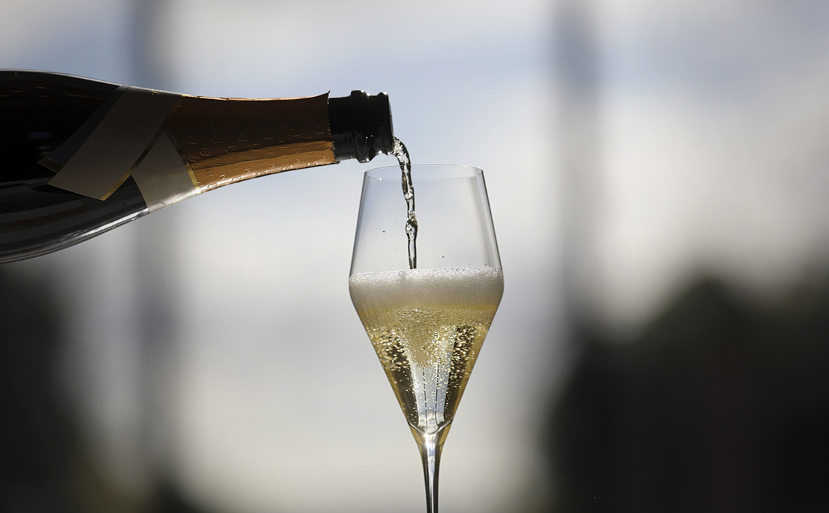 Производители предложили увеличить минимальную цену шампанского на 18%