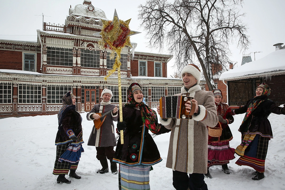 Щедровальщики получали за песни пироги и сладости