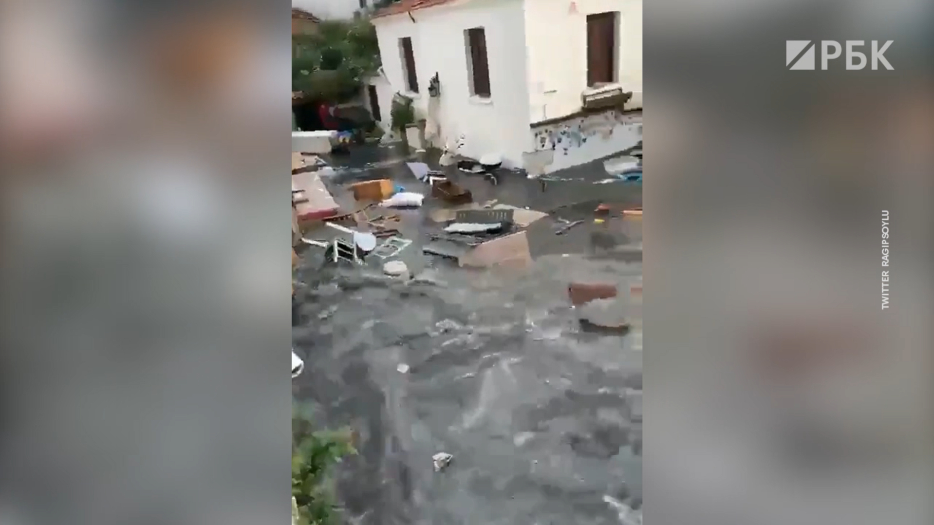 Цунами в турецком Измире после землетрясения. Видео