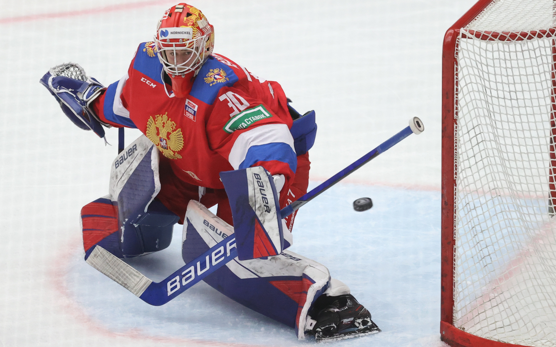 Клуб НХЛ подписал контракт с рекордсменом сборной России