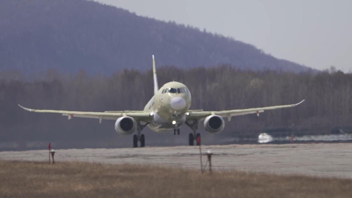 «Ростех» сообщил о первом полете полностью импортозамещенного Superjet