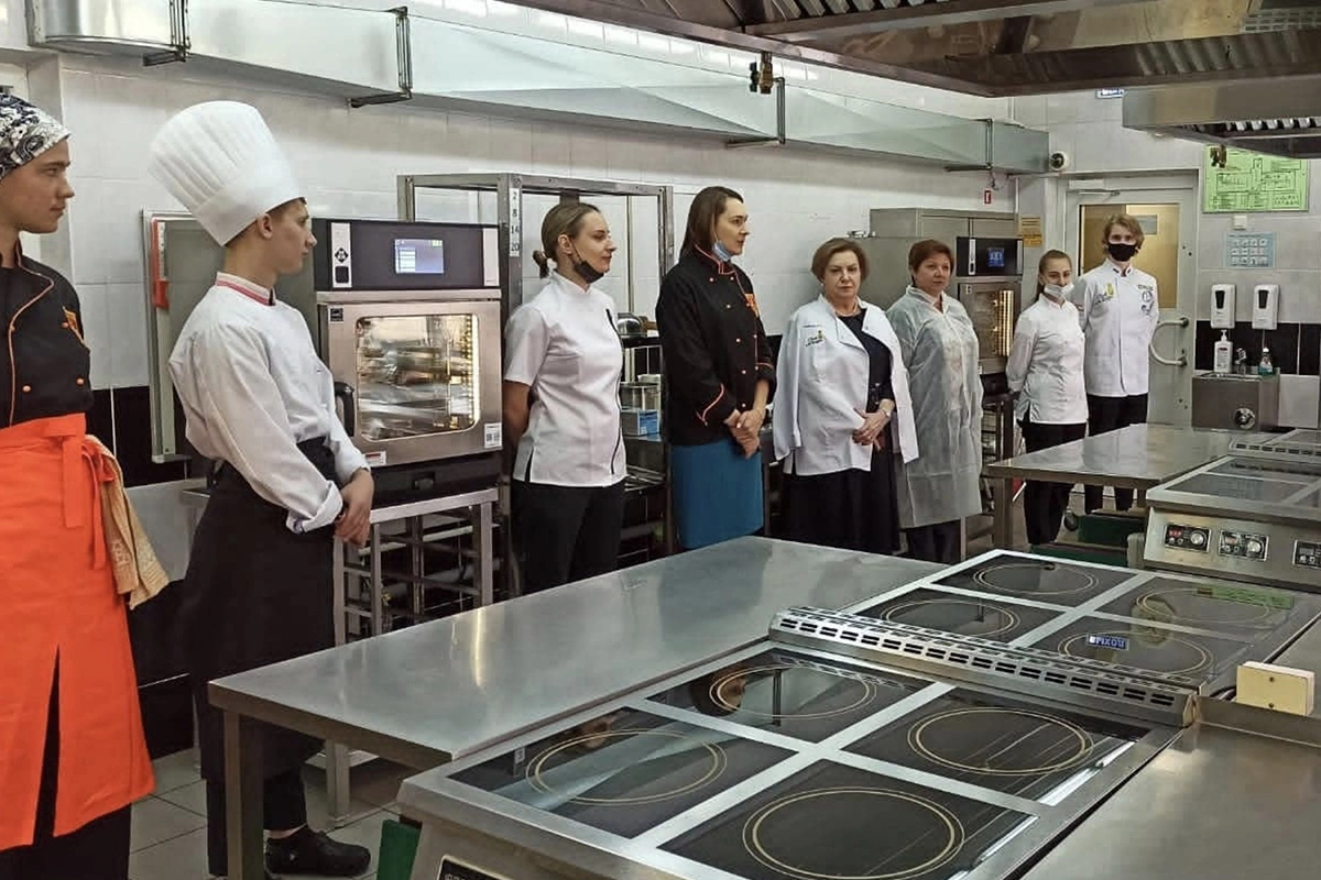 Это крупнейший профильный колледж Москвы по направлению «Поварское и кондитерское дело» и профессии «Повар, кондитер»