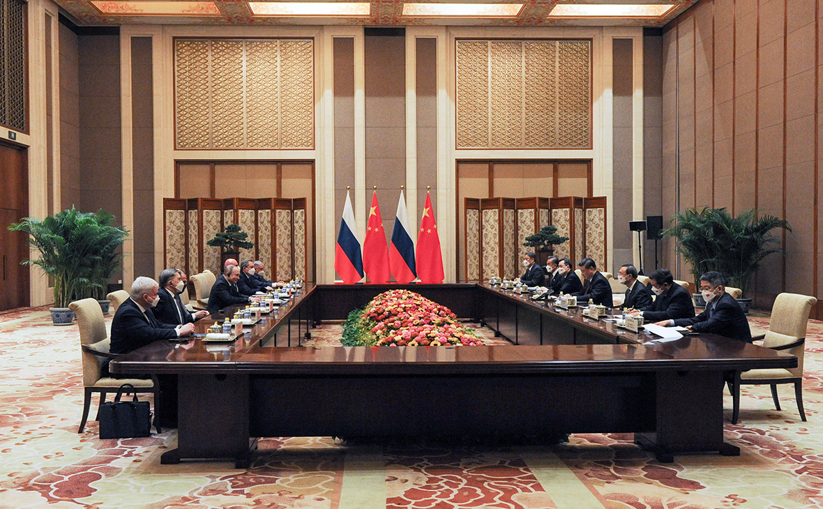 Владимир Путин (четвертый слева) и Си Цзиньпин (четвертый справа)