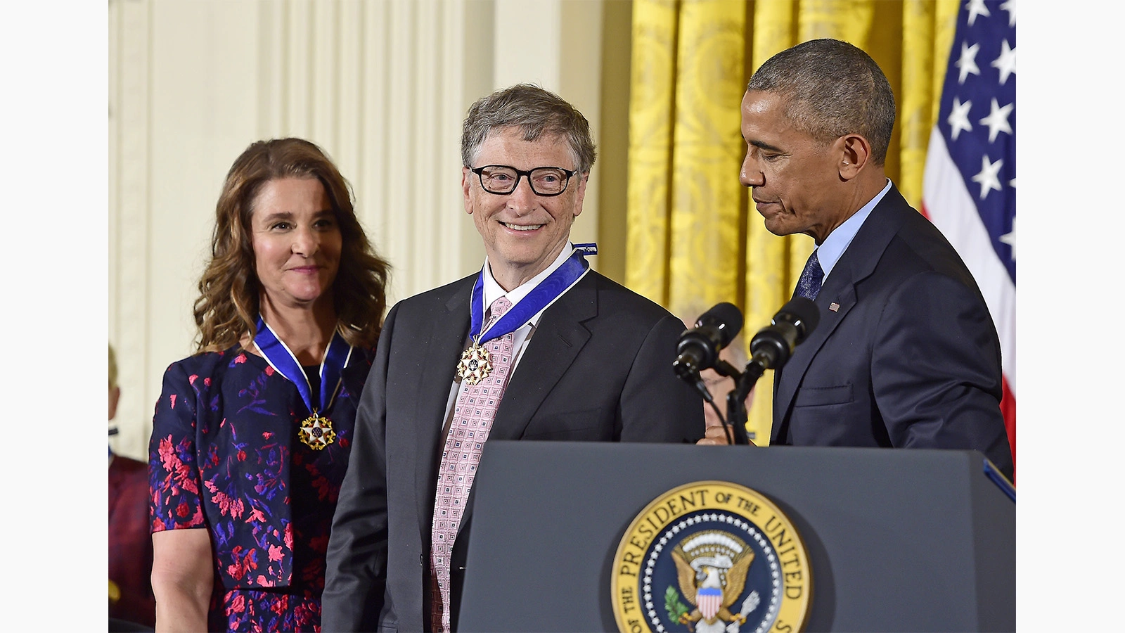 <p>На фото: экс-президент США Барак Обама вручает медаль Свободы Биллу и Мелинде Гейтс, Вашингтон, 22 ноября 2016 года</p>

<p></p>