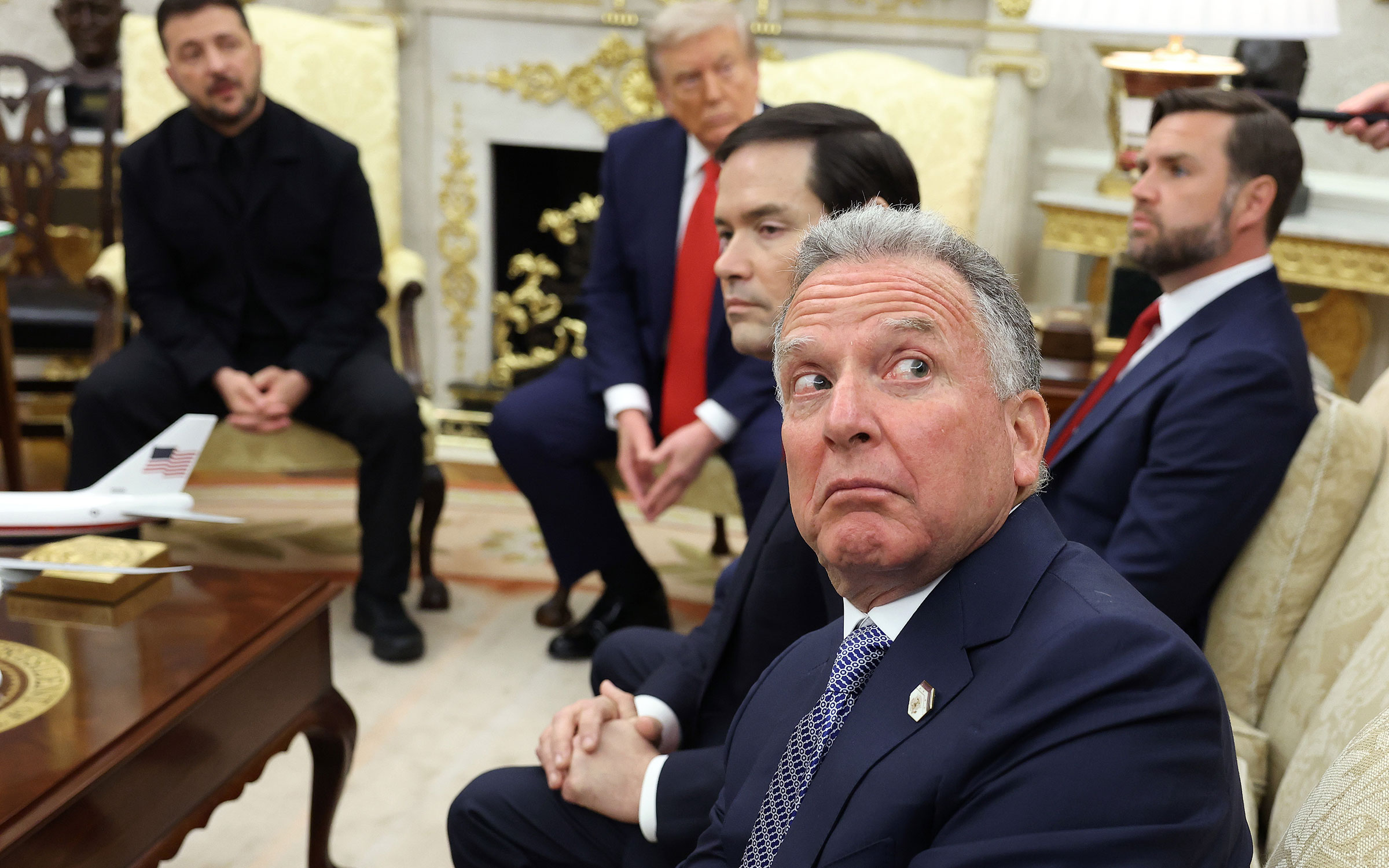 Открытая часть встречи Зеленского и Трампа началась в Овальном кабинете. В Белый дом украинский лидер приехал около 20:00 мск