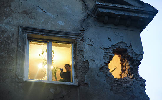 Разрушенный дом в Донецке, 1 июня 2015 года