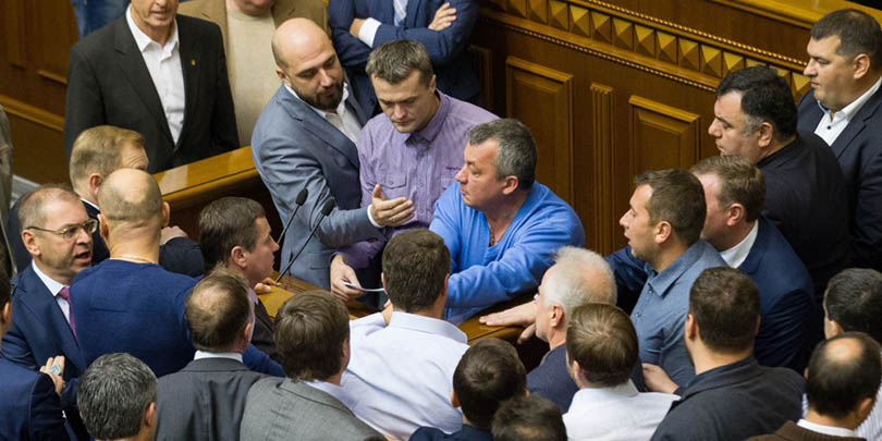 Двойная игра Киева: как закон о Донбассе повлияет на переговоры