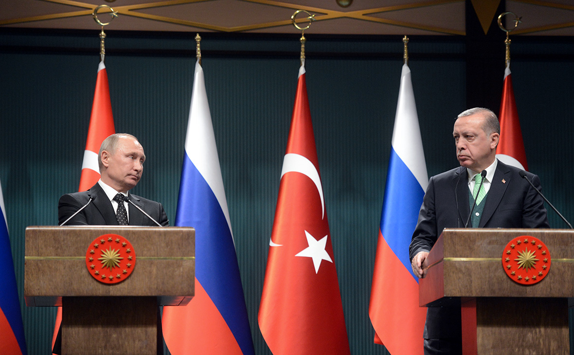 Владимир Путин (слева) и Реджеп Тайип Эрдоган (справа)